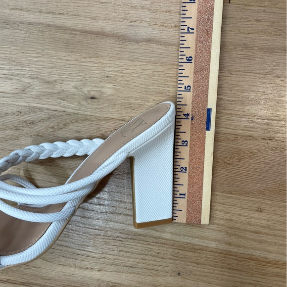 NWT NY&Co Heeled Sandal Dalia 9 Open Toe White Slip On Neutral Coastal - Picture 11 of 16